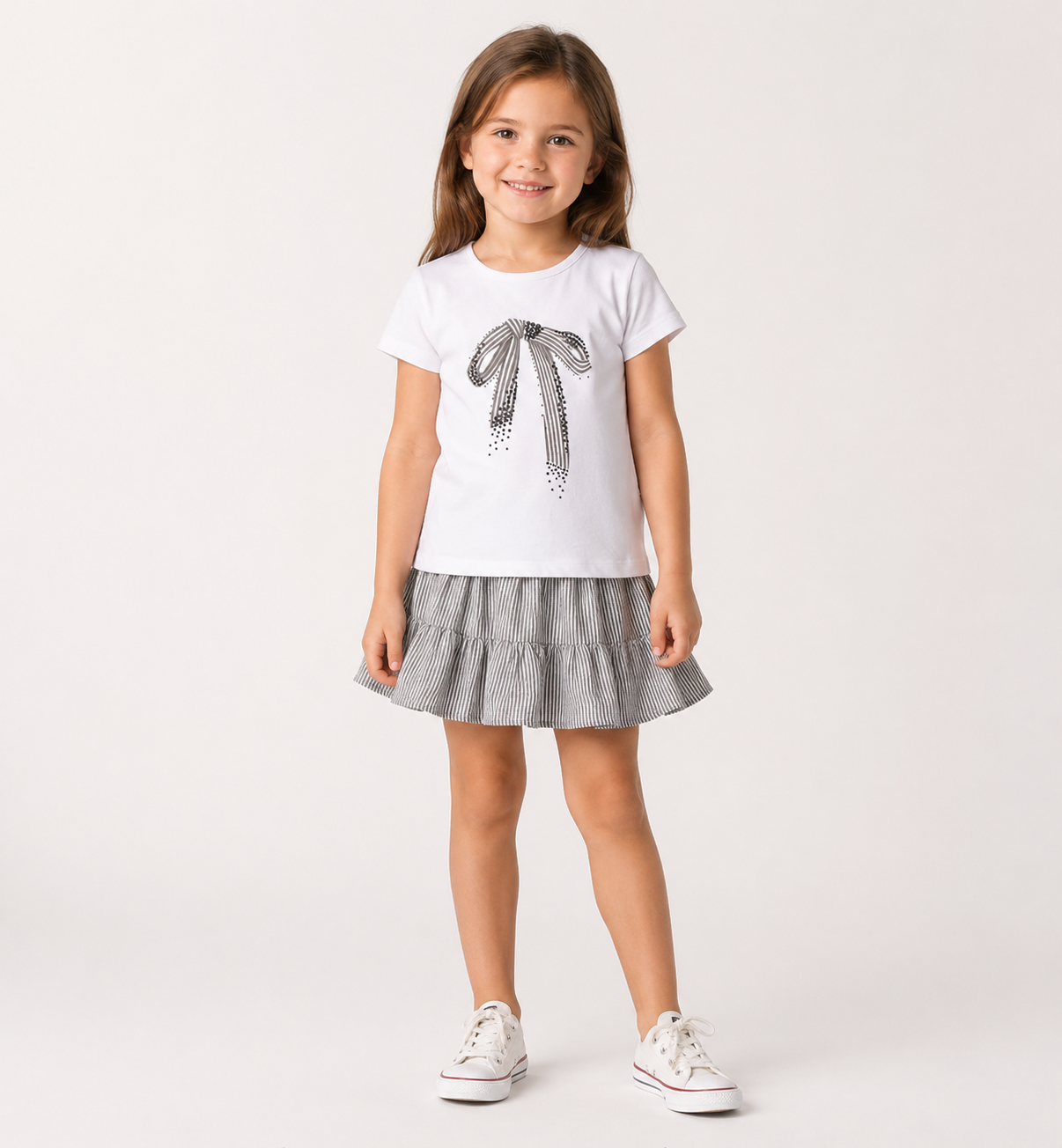 Tweedelige set voor meisjes – wit T-shirt met strik en gestreepte rok