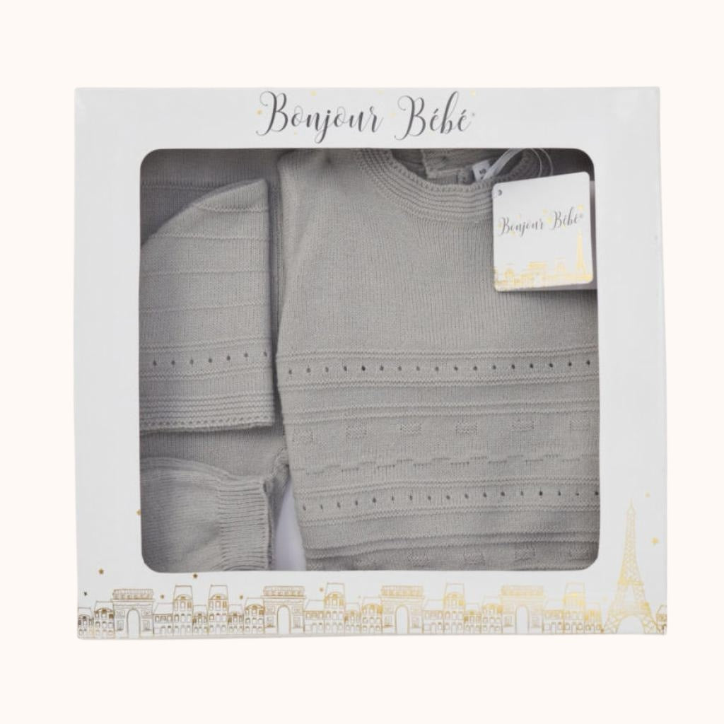Ensemble bébé élégant en tricot bleu avec voiture