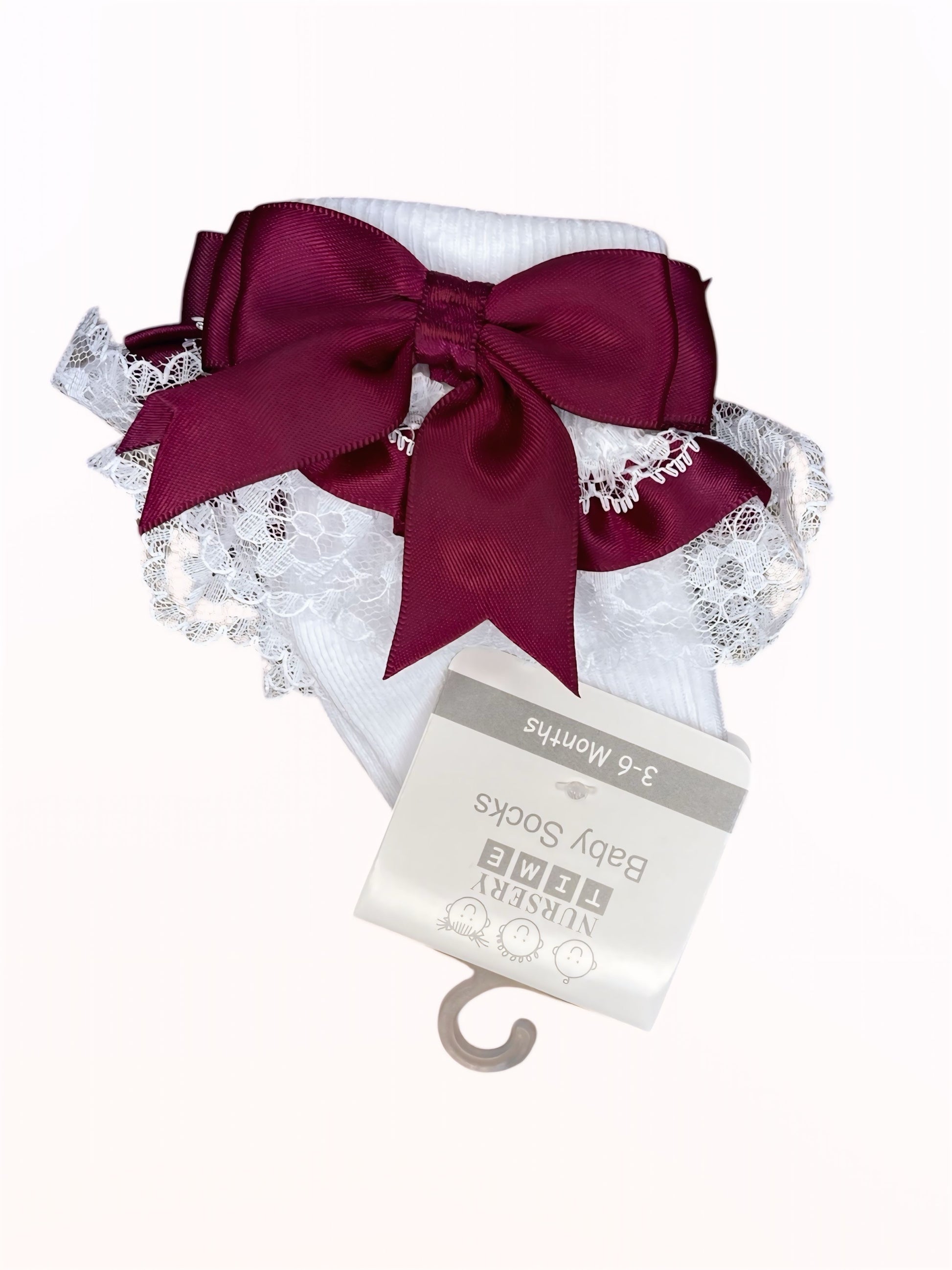 Elegante Babysokjes met Bordeauxrode Strik en Kant