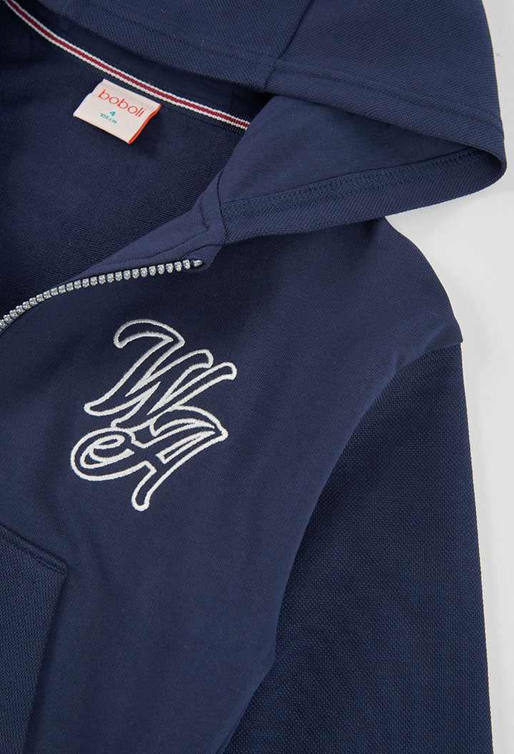 detail van de rits en het merklabel op de Boboli jongenshoodie