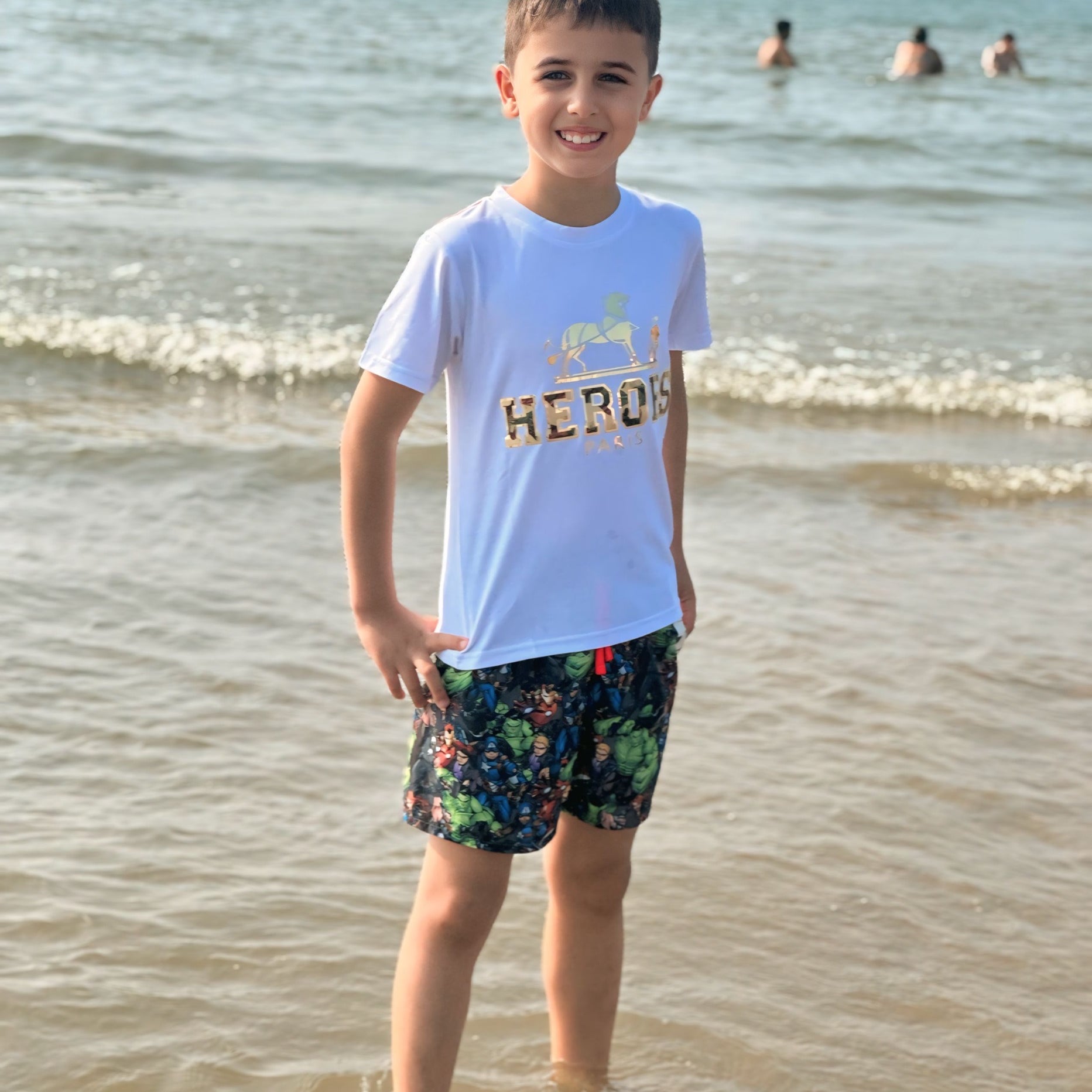 Witte T-shirt met Gouden Opdruk “Heroes Paris”