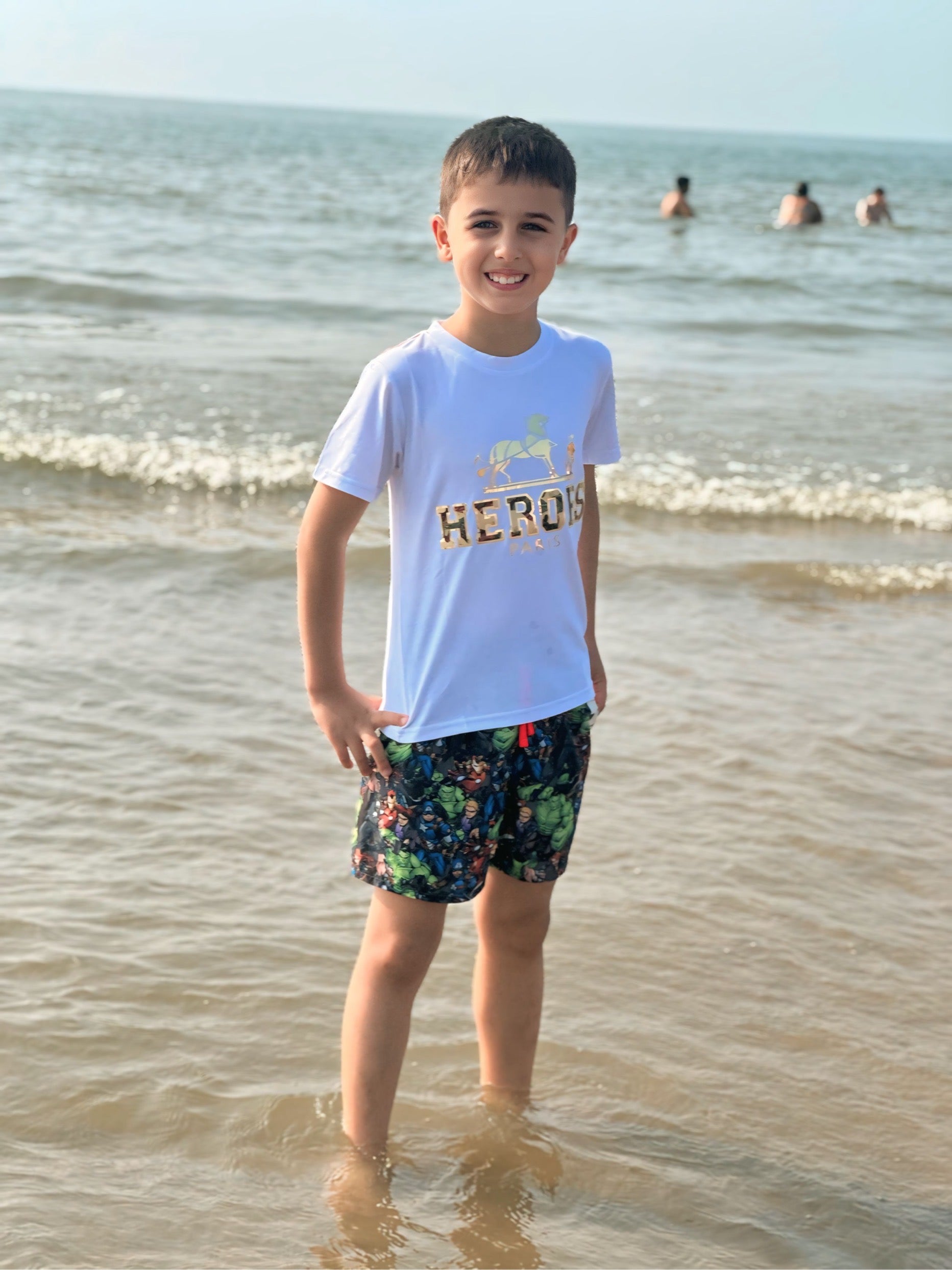 Witte T-shirt met Gouden Opdruk “Heroes Paris”