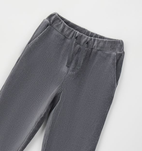 iDO grijze jongensbroek detail met elastische taille, trekkoord en ribstructuur