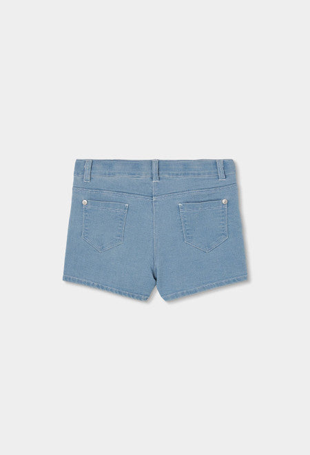 Achterkant lichtblauwe meisjes denim shorts Boboli met twee achterzakken en zilveren drukknopen – Elisa Kids Boutique
