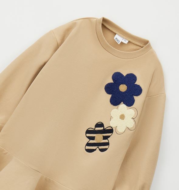 iDO beige meisjessweaterjurk detail met bouclé-bloemen en goudkleurige harten