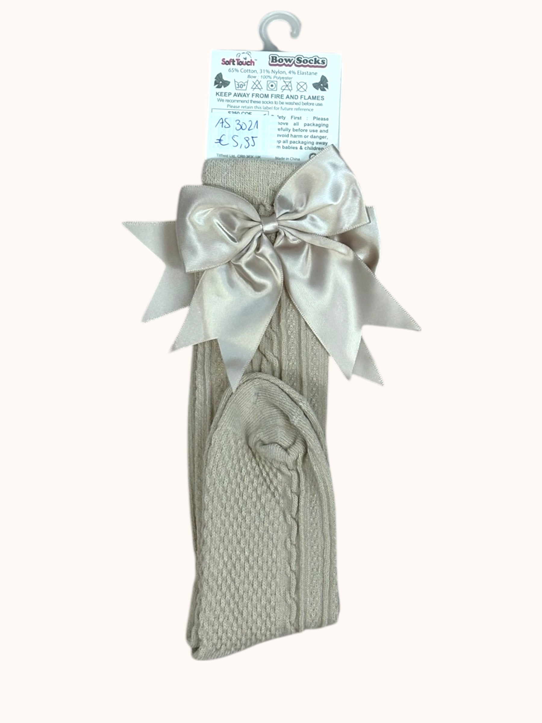 Beige babykousen met grote satijnen strik