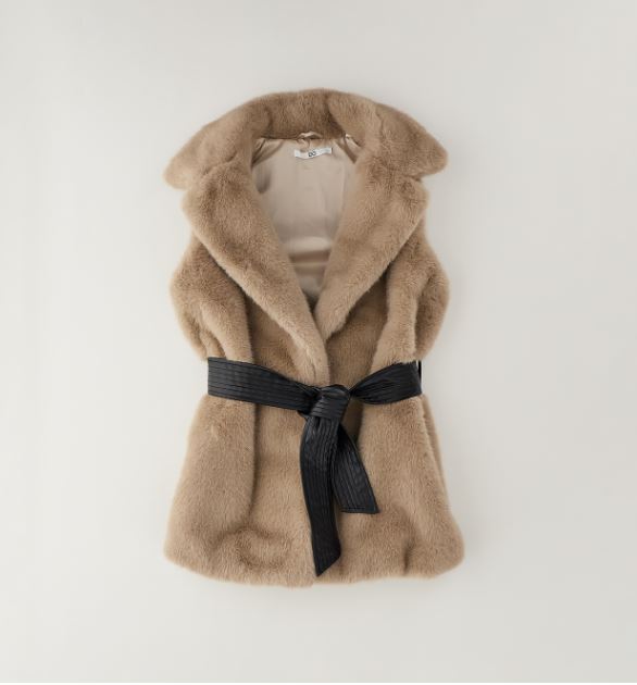 Camel iDO bontgilet voor meisjes met sjaalkraag en zwarte strikceintuur