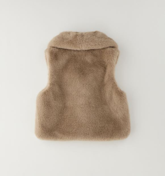 Camelkleurige meisjes bodywarmer van imitatiebont van iDO – achteraanzicht