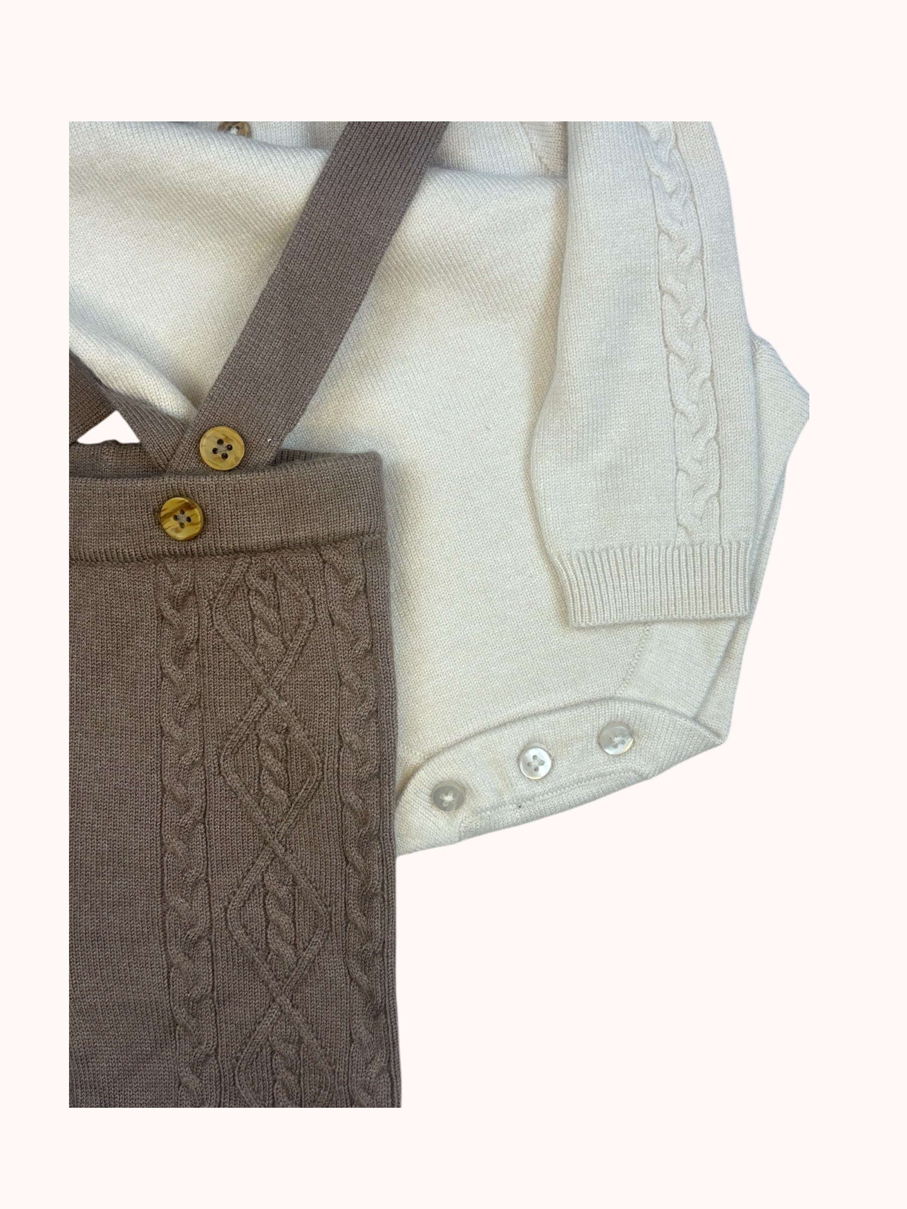 Gebreide babyset beige & taupe met bretellen en strik