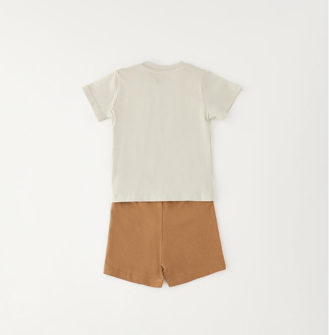 Camelkleurige babyshort met elastische tailleband van iDO