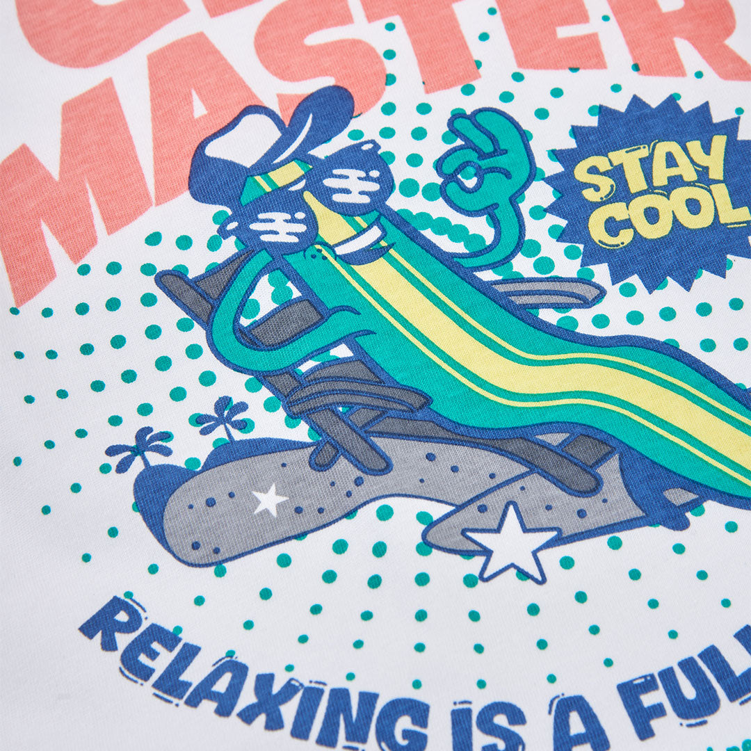 Detailfoto Chill Master Stay Cool retro print met relaxende krokodil cartoon, Stay Cool starburst en groene halftoon stippen op wit jongens t-shirt Boboli – Elisa Kids Boutique