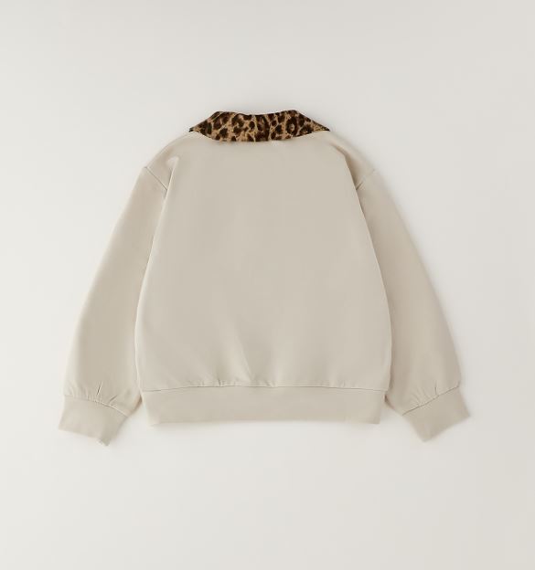 Achterzijde beige iDO meisjes sweater met luipaardkraag