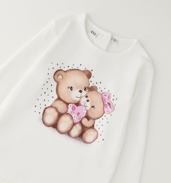 Detail van de berenprint met roze hartje en glittersteentjes op het iDO meisjesshirt