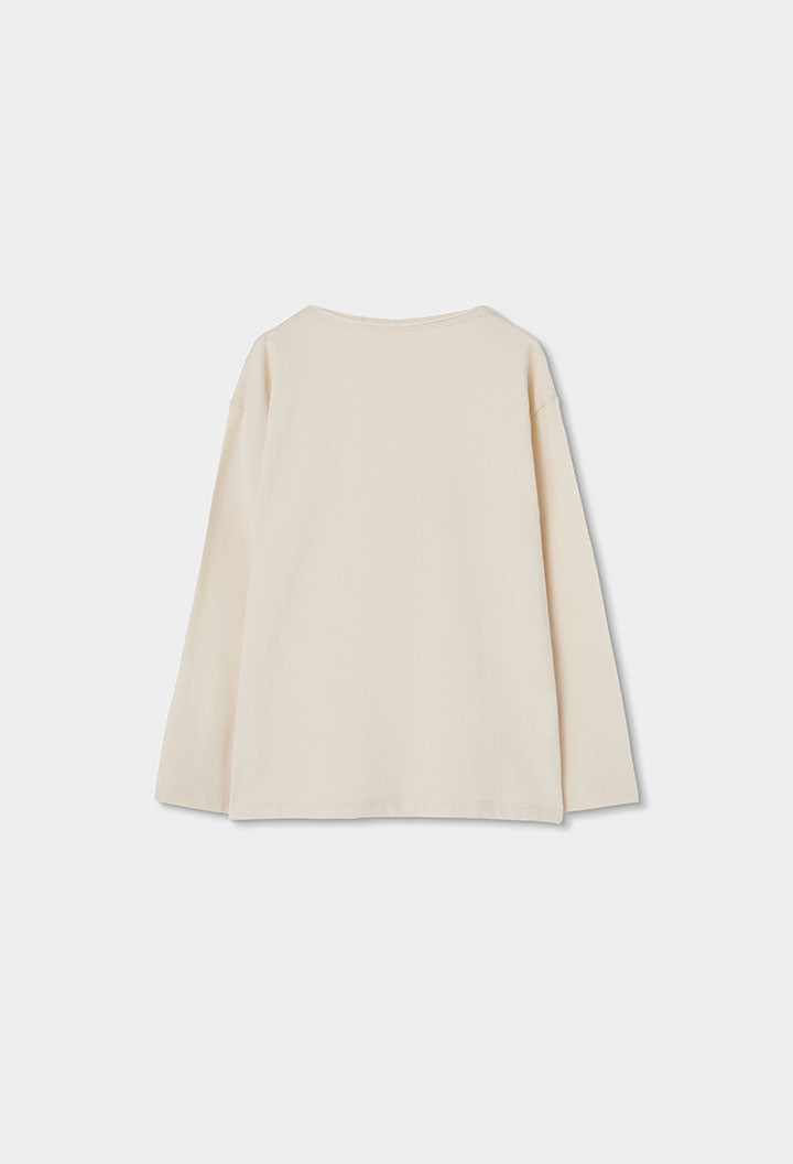 Ecru Boboli meisjeslongsleeve detail met geborduurde rode hartjes aan de halslijn